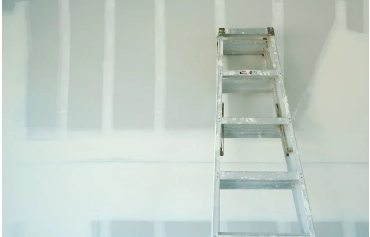 Voorzetwand met ladder